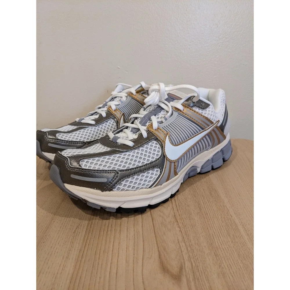 Nike Air Zoom Vomero 5 Metallic Pewter Gold Men's 10 HJ7247-099 New‎ No Box